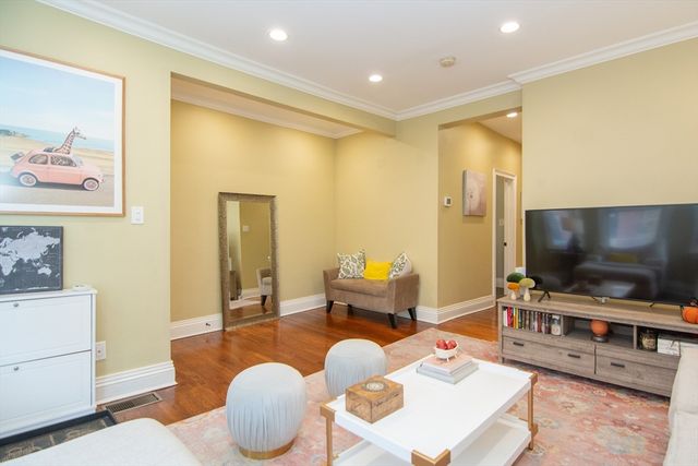 214 South St 1, Boston, MA 02130