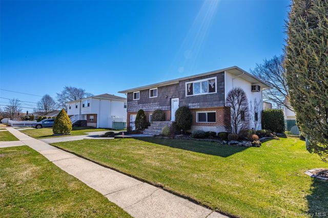 37 Evergreen Avenue, Bethpage, NY 11714