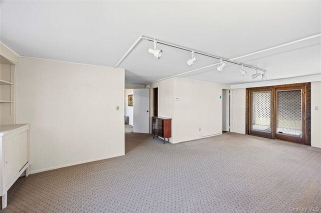 37 Evergreen Avenue, Bethpage, NY 11714