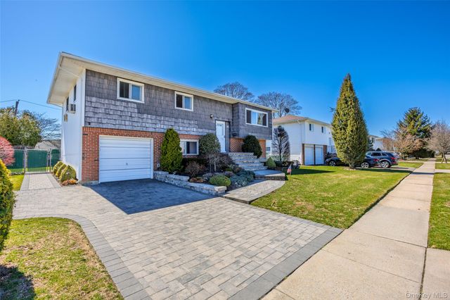 37 Evergreen Avenue, Bethpage, NY 11714