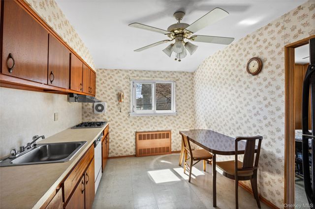 37 Evergreen Avenue, Bethpage, NY 11714