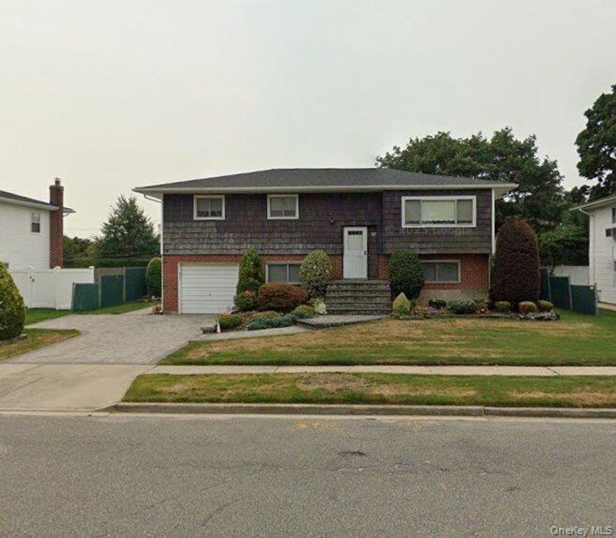 37 Evergreen Avenue, Bethpage, NY 11714