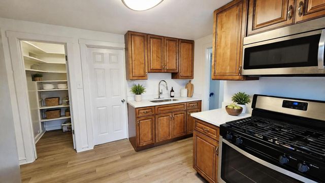 3244 N Osceola Avenue, Chicago, IL 60634