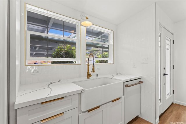 308 Hanakoa Street, Honolulu, HI 96825