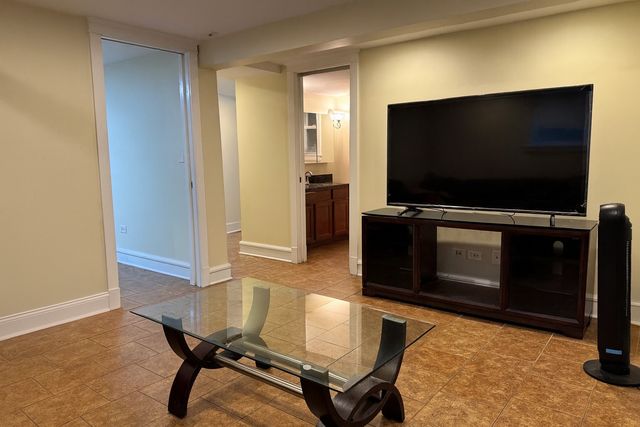 207 W Quincy Street GARD, Riverside, IL 60546