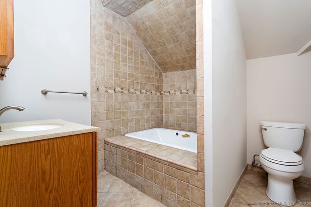 32 Redwood Drive, Bethel, CT 06801