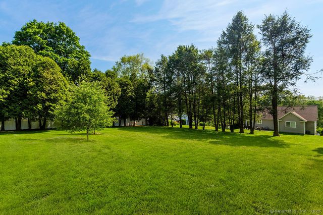 32 Redwood Drive, Bethel, CT 06801