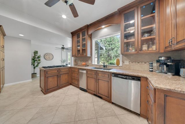 10563 Rim View Circle, Auburn, CA 95603
