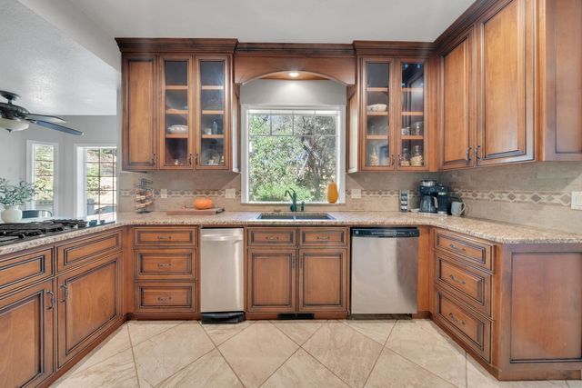 10563 Rim View Circle, Auburn, CA 95603
