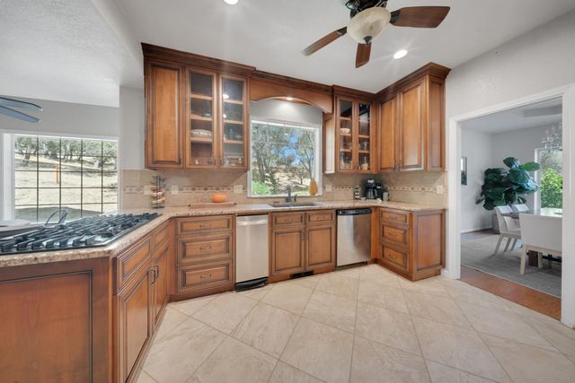 10563 Rim View Circle, Auburn, CA 95603