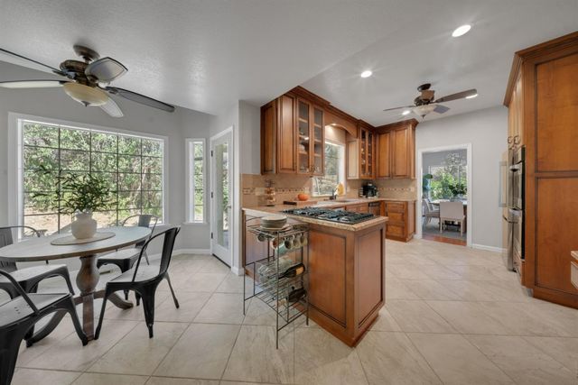 10563 Rim View Circle, Auburn, CA 95603