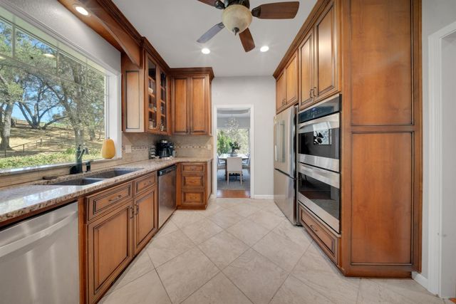 10563 Rim View Circle, Auburn, CA 95603