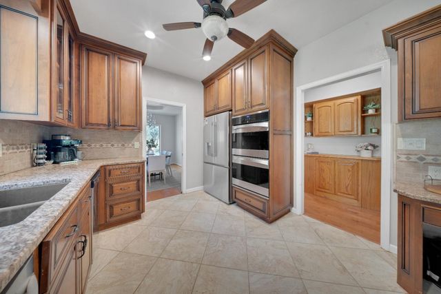 10563 Rim View Circle, Auburn, CA 95603