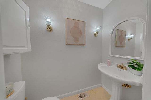 10563 Rim View Circle, Auburn, CA 95603