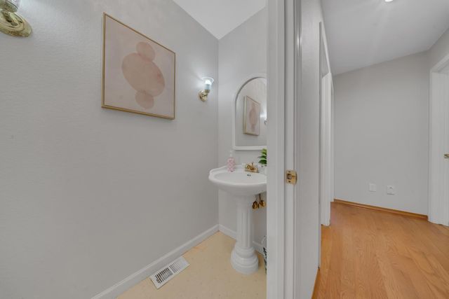 10563 Rim View Circle, Auburn, CA 95603