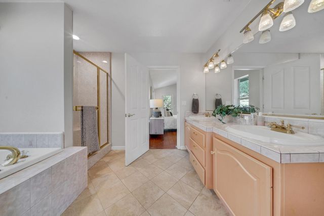 10563 Rim View Circle, Auburn, CA 95603