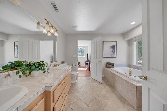 10563 Rim View Circle, Auburn, CA 95603