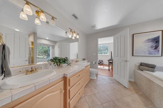 10563 Rim View Circle, Auburn, CA 95603