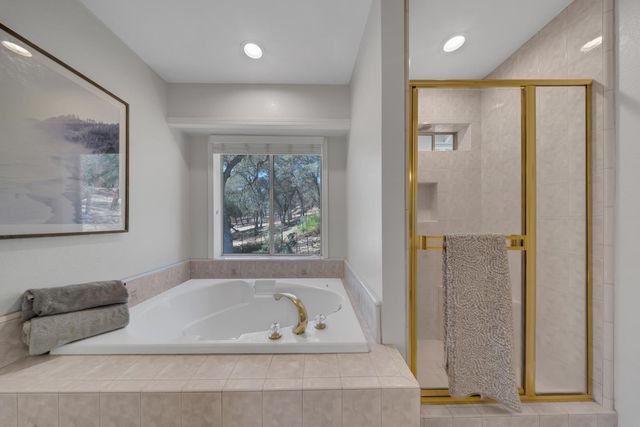10563 Rim View Circle, Auburn, CA 95603