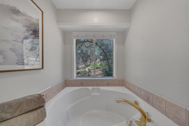 10563 Rim View Circle, Auburn, CA 95603