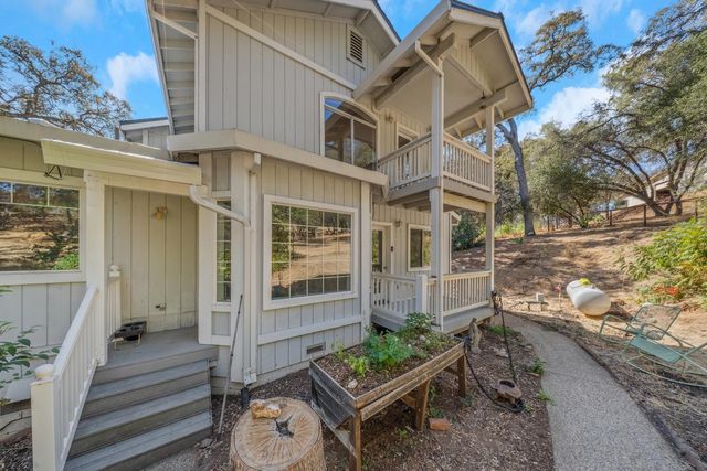 10563 Rim View Circle, Auburn, CA 95603