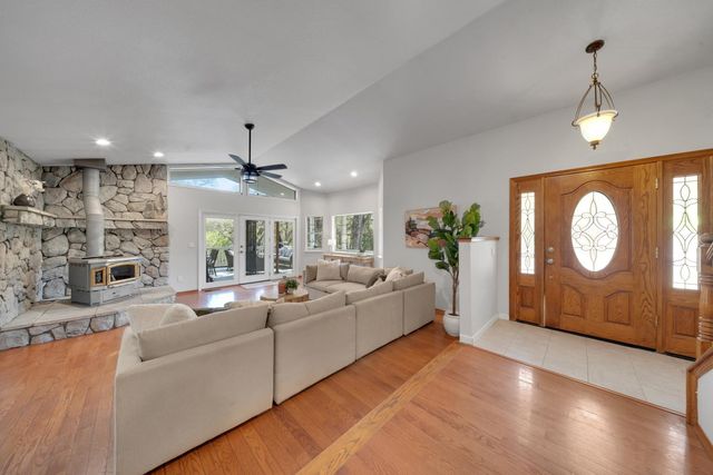 10563 Rim View Circle, Auburn, CA 95603
