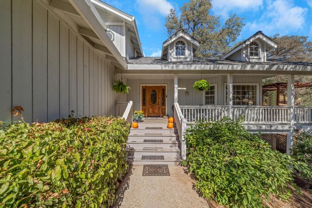 10563 Rim View Circle, Auburn, CA 95603