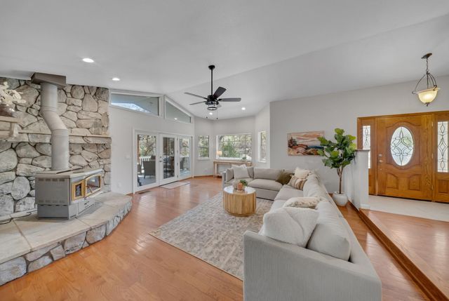 10563 Rim View Circle, Auburn, CA 95603