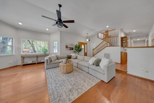 10563 Rim View Circle, Auburn, CA 95603