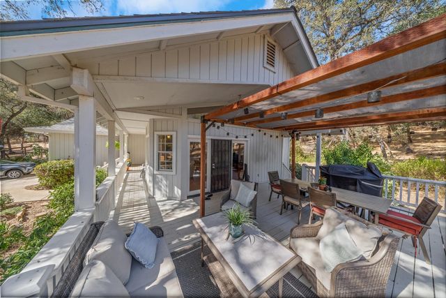 10563 Rim View Circle, Auburn, CA 95603