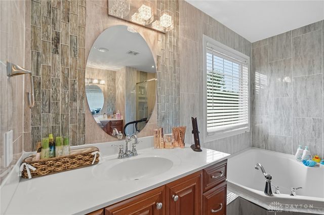 25 Sandelwood Street, Springboro, OH 45066