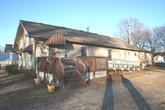 616 N School St, Augusta, KS 67010