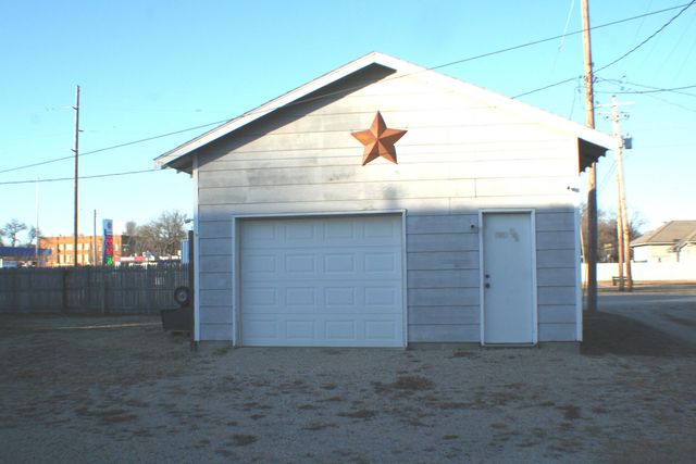 616 N School St, Augusta, KS 67010