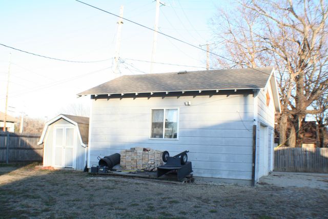 616 N School St, Augusta, KS 67010