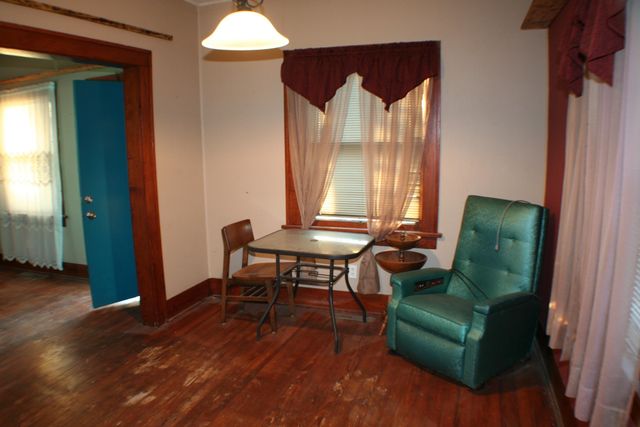 616 N School St, Augusta, KS 67010