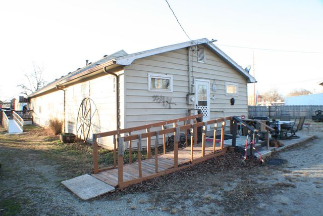 616 N School St, Augusta, KS 67010