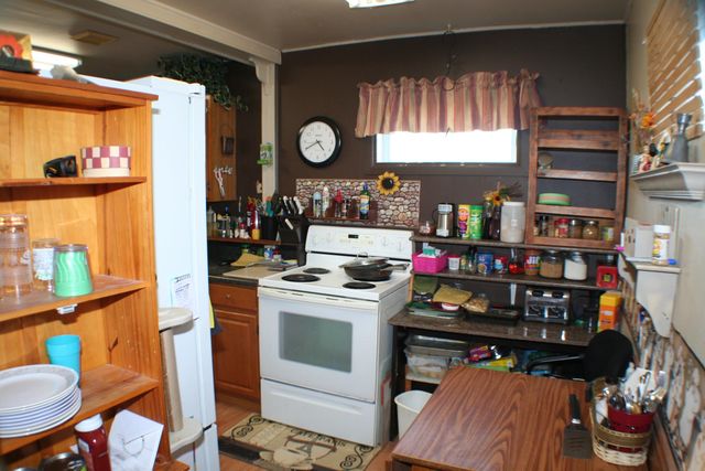 616 N School St, Augusta, KS 67010