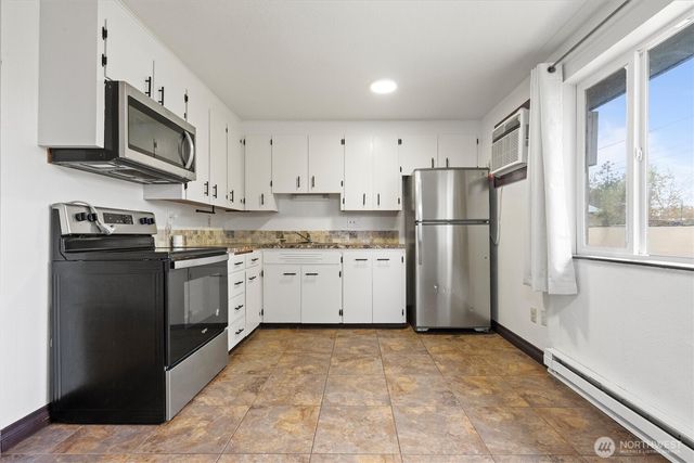 2232 W Spruce St, Moses Lake, WA 98837