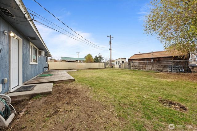 2232 W Spruce St, Moses Lake, WA 98837