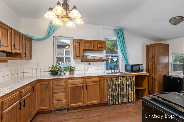 13764 W Ave E, Vicksburg, MI 49097