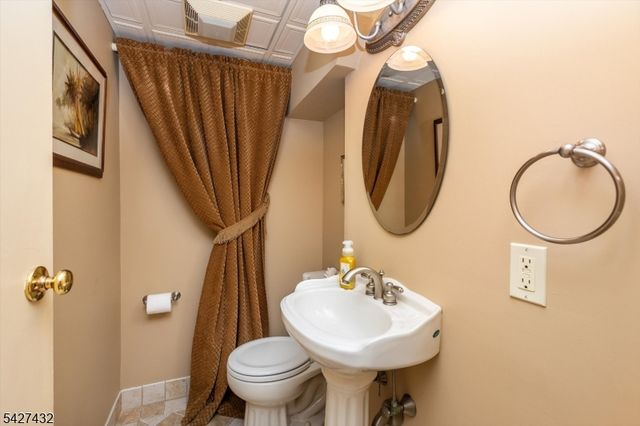 52 Sommer Ave, Glen Ridge Boro Twp., NJ 07028