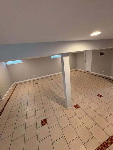8440 S Winchester Avenue, Chicago, IL 60620