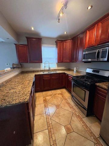 8440 S Winchester Avenue, Chicago, IL 60620