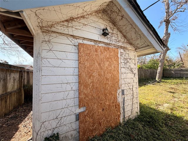 11807 Sharpview Drive, Houston, TX 77072