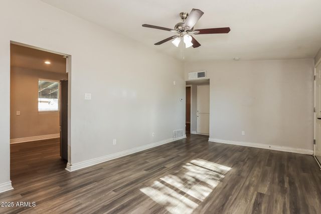 7460 W CINNABAR Avenue, Peoria, AZ 85345