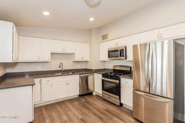 7460 W CINNABAR Avenue, Peoria, AZ 85345