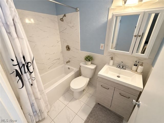 23865 David Drive 204, North Olmsted, OH 44070