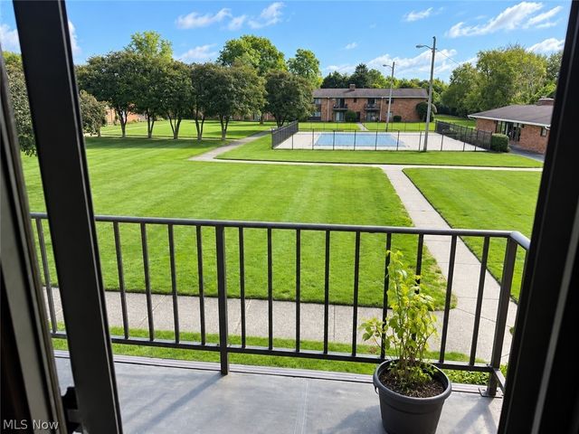 23865 David Drive 204, North Olmsted, OH 44070