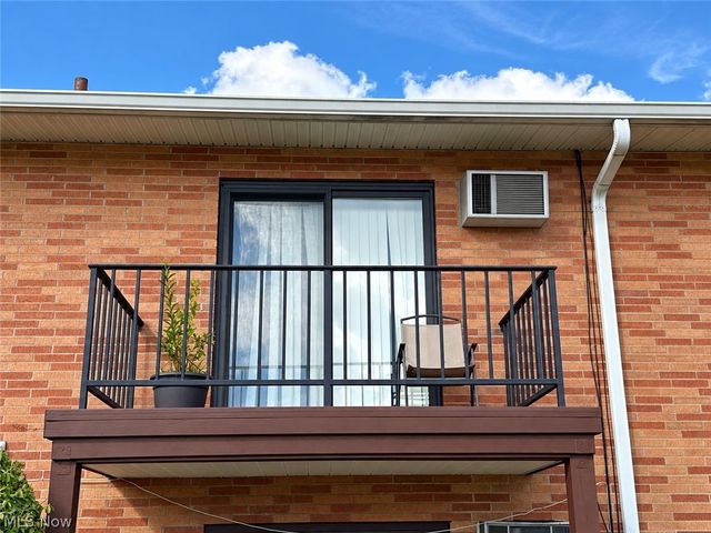 23865 David Drive 204, North Olmsted, OH 44070