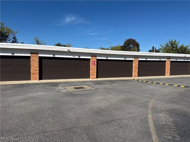 23865 David Drive 204, North Olmsted, OH 44070